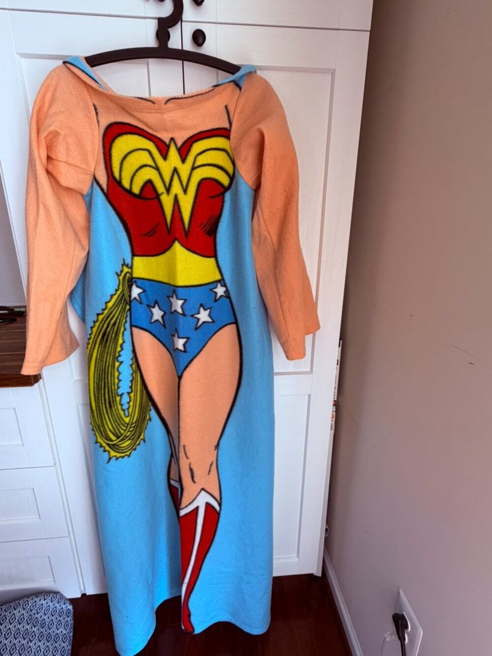 Snuggie Wonder Woman Wearable Blanket DC Comics OS